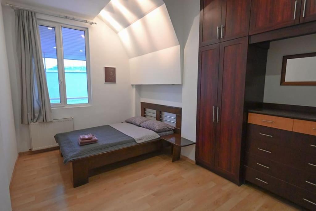 Classic Apt. On Liberty Square Tbilisi ภายนอก รูปภาพ