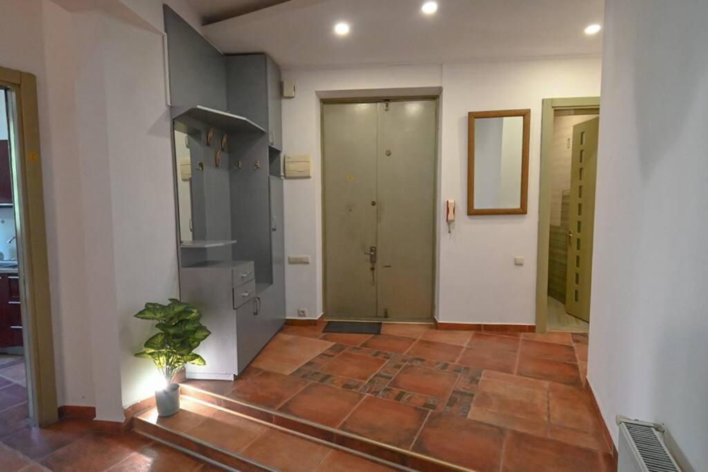 Classic Apt. On Liberty Square Tbilisi ภายนอก รูปภาพ