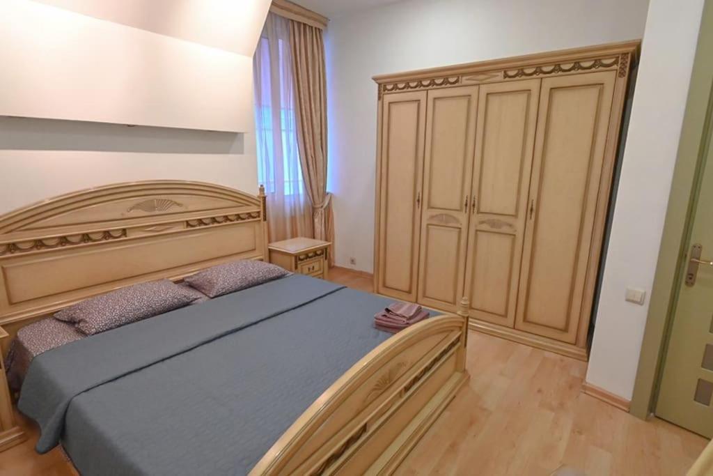 Classic Apt. On Liberty Square Tbilisi ภายนอก รูปภาพ